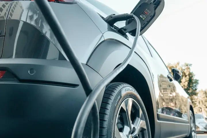 voiture qui recharge