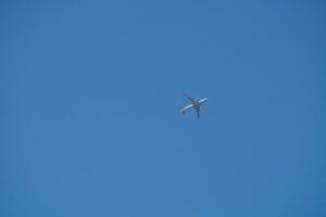avion dans le ciel